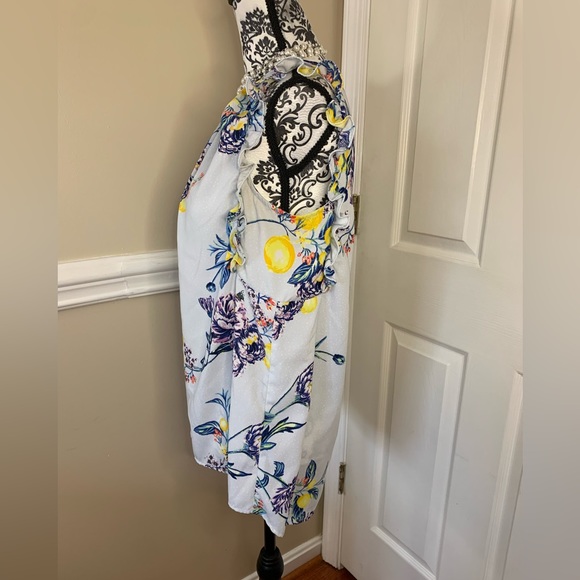 Kaari Blue Woman’s Floral Blouse, flutter sleeve, size Lg. - Picture 4 of 8